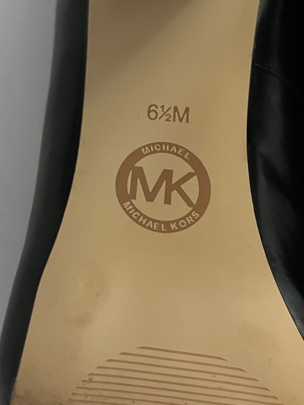 Michael Kors Gloria Kiltie Fringe Leather Pumps in Black with Gold-Tone Buckle - Picture 11 of 15
